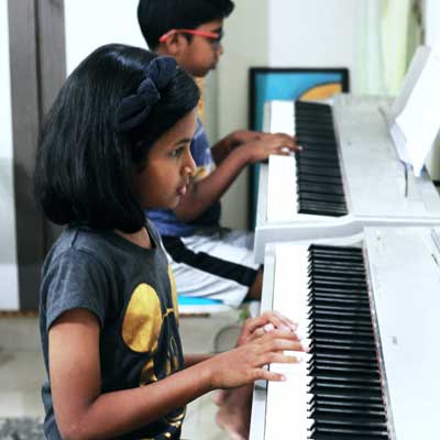 Group-Classes-at-Motif-Academy-of-Music